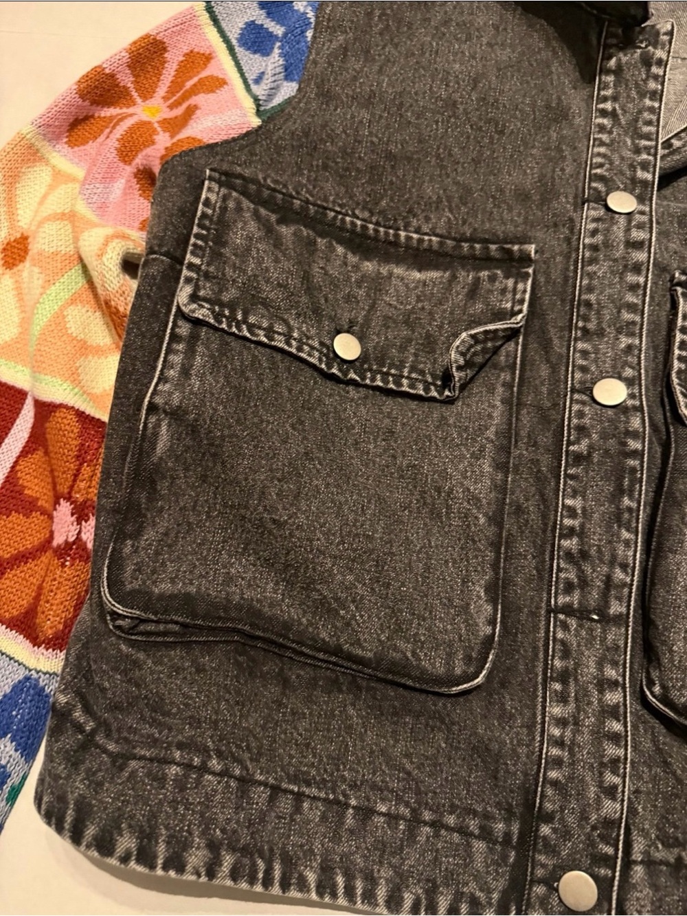 DAVI & DANI Women's
Adjustable Cuffs Multi Patch Denim Jacket (black denim) - Picture 5 of 10